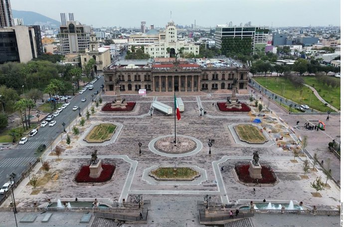 Arborización de la Explanada de los Héroes alcanza 50% tras pausa por villa navideña