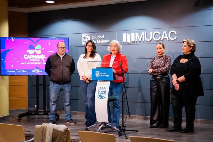 El Carnaval 2026 ha sido presentado por la concejala de Fiestas, Teresa Porras, el vicepresidente de la Fundación, Juan Luis Monío, las delegadas Miriam Ruiz y Montse Segado y la secretaria Virginia Pérez.