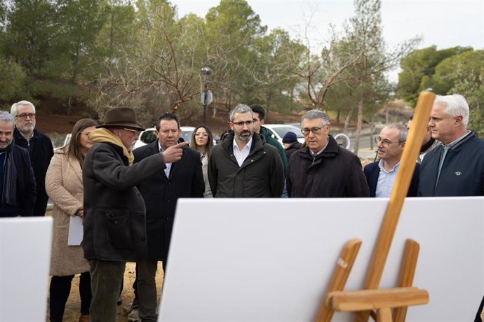 El delegado del Gobierno en la Región, Francisco Lucas, y el presidente de la CHS, Mario Urrea, visitan las actuaciones que el organismo de cuenca lleva a cabo para la recuperación integral del río Mula