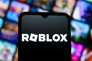 Archivo - October 4, 2025, Canada: In this photo illustration, the Roblox Corporation logo is seen displayed on a smartphone screen.