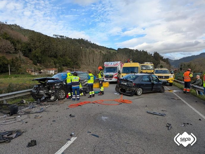 Accidente de tráfico con dos heridos en la A-16 en Corias (Pravia)