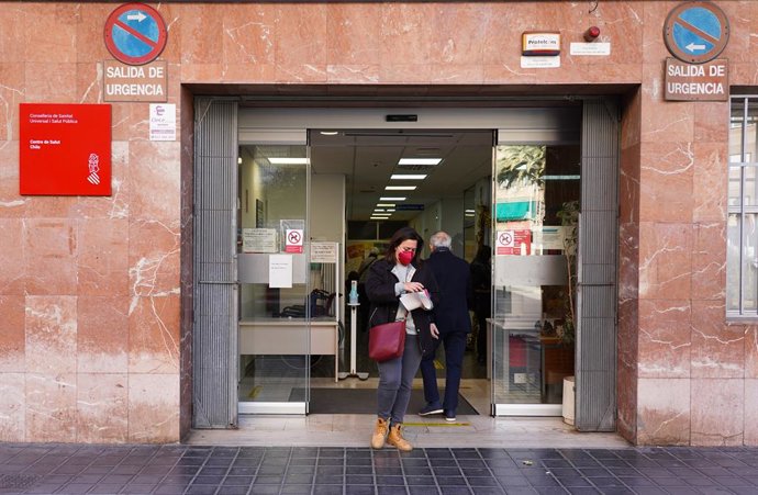 Archivo - Arxiu- La grip baixa quasi a la meitat en la Comunitta en l'última setmana 