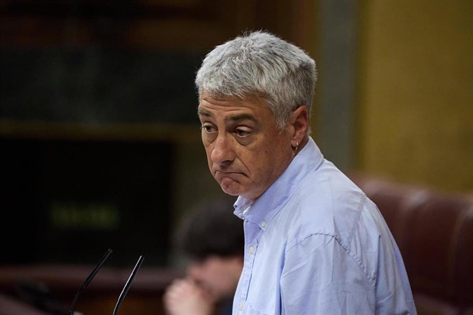 Archivo - El diputado de EH Bildu Oskar Matute durante un pleno extraordinario, en el Congreso de los Diputados, a 9 de julio de 2025, en Madrid (España).