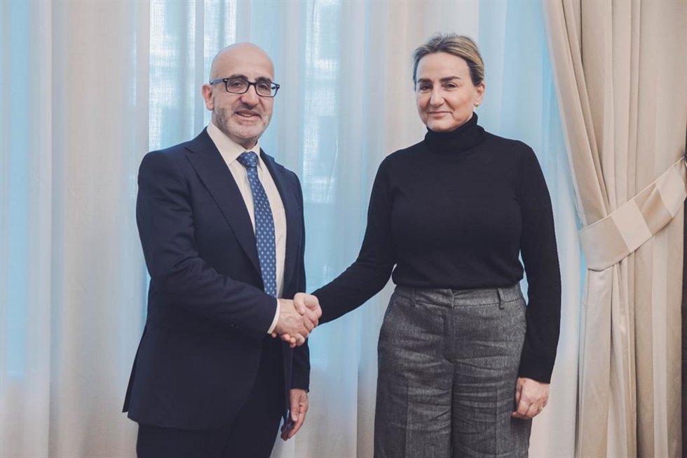 La ministra de Educación, Formación Profesional y Deportes, Milagros Tolón, se ha reunido este miércoles con el ministro palestino de Planificación, Cooperación Internacional y Hacienda, Estephan Salameh