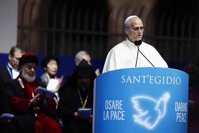 Archivo - 28 October 2025, Italy, Rome: Pope Leo XIV speaks during a Meeting for Peace, promoted by the Community of Sant'Egidio, outside the Colosseum in Rome. Photo: Cecilia Fabiano/LaPresse via ZUMA Press/dpa