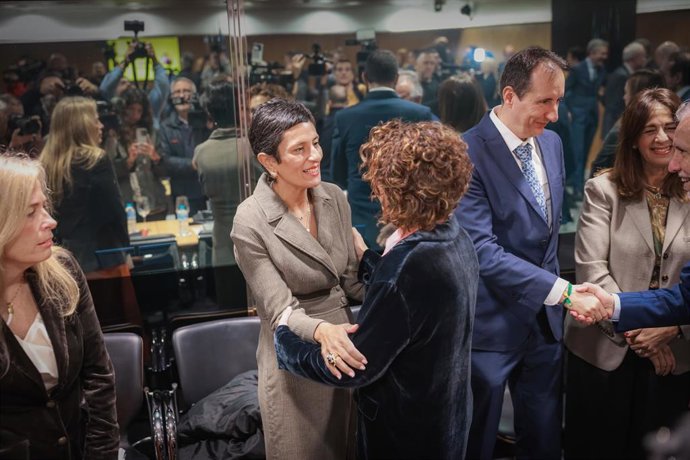 La vicepresidenta segunda de Ceuta y consejera de Hacienda, Transición Económica y Transformación Digital, Kissy Chandiramani, y la  vicepresidenta económica del Gobierno, María Jesús Montero