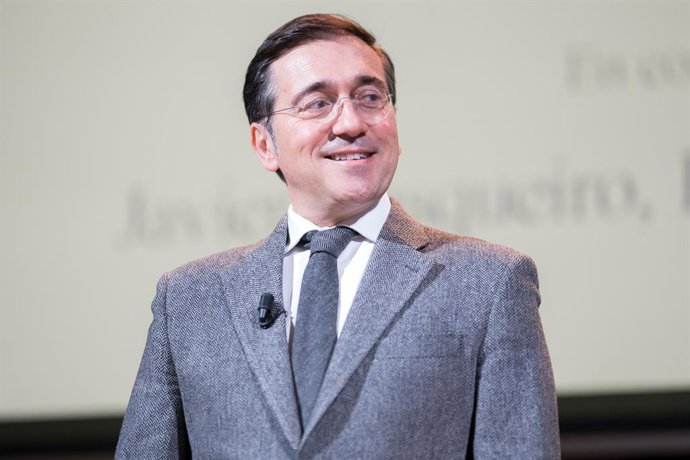 El ministro de Asuntos Exteriores, Unión Europea y Cooperación de España, José Manuel Albares, durante ‘Los Desayunos del Ateneo’, en el Ateneo de Madrid, a 12 de enero de 2026, en Madrid (España).