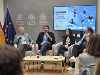 El secretario de Estado de Juventud, Rubén Pérez, durante la presentación de la 'Guía práctica: Actividades físicas y deportivas para las adolescentes'.