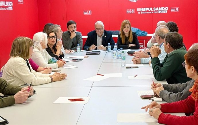 Jornada 'Escucha y propuestas sobre mayores' celebrada por el PSOE en Salamanca.