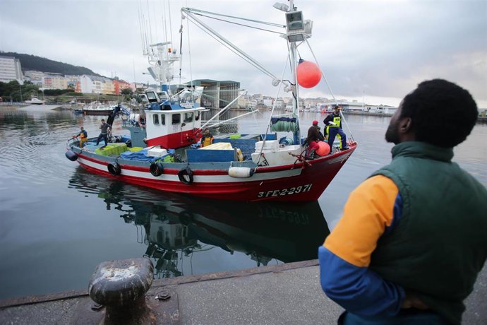 Archivo - Arquivo - Un barco pesqueiro á súa chegada con sardiñas ao porto de Burela, a 22 de xuño de 2023, en Burela, Lugo, Galicia (España). Os próximos 23 e 24 de xuño celébrase en Burela a X Festa Castrexa, organizada pola Asociación Burela Castrexa. 