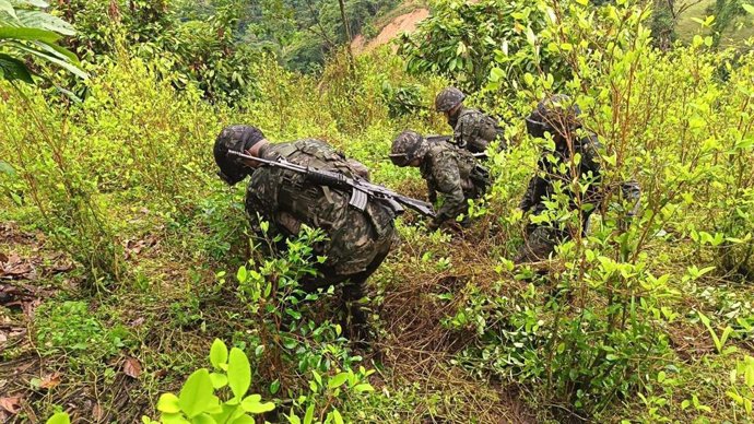 Militares do Exército da Colômbia destacados em San José del Palmar, no interior do departamento de Chocó, Colômbia