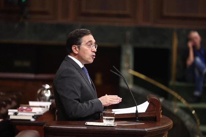 Archivo - El ministro de Asuntos Exteriores, Cooperación y Unión Europea, José Manuel Albares, interviene durante una sesión de control al Gobierno, en el Congreso de los Diputados