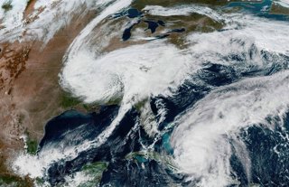 Archivo - Imagen por satélite del huracán 'Melissa' a su paso por el océano Atlántico en octubre de 2025 (archivo)