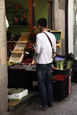 Archivo - Comprar, frutería, fruta