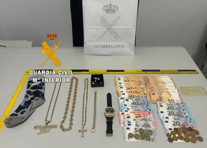 Tres detenidos por agresión y varios robos de joyas y dinero en Rincón de la Victoria