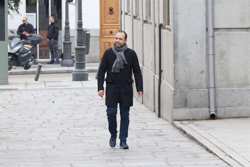 Archivo - El hijo del exministro José Luis Ábalos, Víctor Ábalos, a su llegada a declarar al Tribunal Supremo, a 4 de marzo de 2025, en Madrid (España). El instructor del caso Koldo en el Tribunal Supremo (TS), Leopoldo Puente, ha citado a 17 testigos