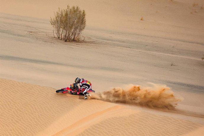 10 HOWES Skyler (usa), Monster Energy Honda HRC, Honda, Rally GP, FIM W2RC, action during the Stage 10 of the Dakar 2026, on January 14, 2026 between Bivouac Refuge and Bisha, Saudi Arabia - Photo Florent Gooden / DPPI