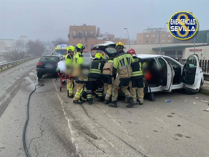 Accidente en la A-8002 en la entrada a Sevilla.