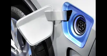 Solo el 2,3% de los coches que circulaban por Europa en 2024 eran 100% eléctricos, según ACEA