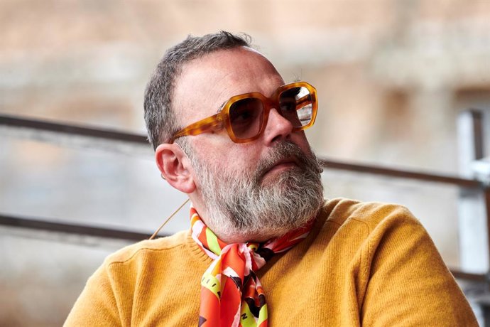 Archivo - L'escriptor i periodista Roberto Enríquez