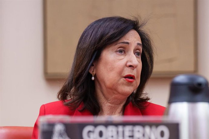 Archivo - La ministra de Defensa, Margarita Robles, comparece en la Comisión de Defensa, en el Congreso.