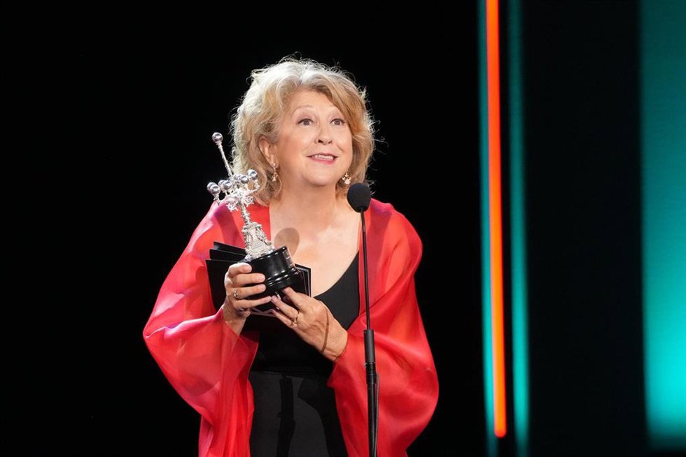 Archivo - La productora Esther García recibe el Premio Donostia durante la gala inaugural de la 73 edición del Festival Internacional de Cine de San Sebastián