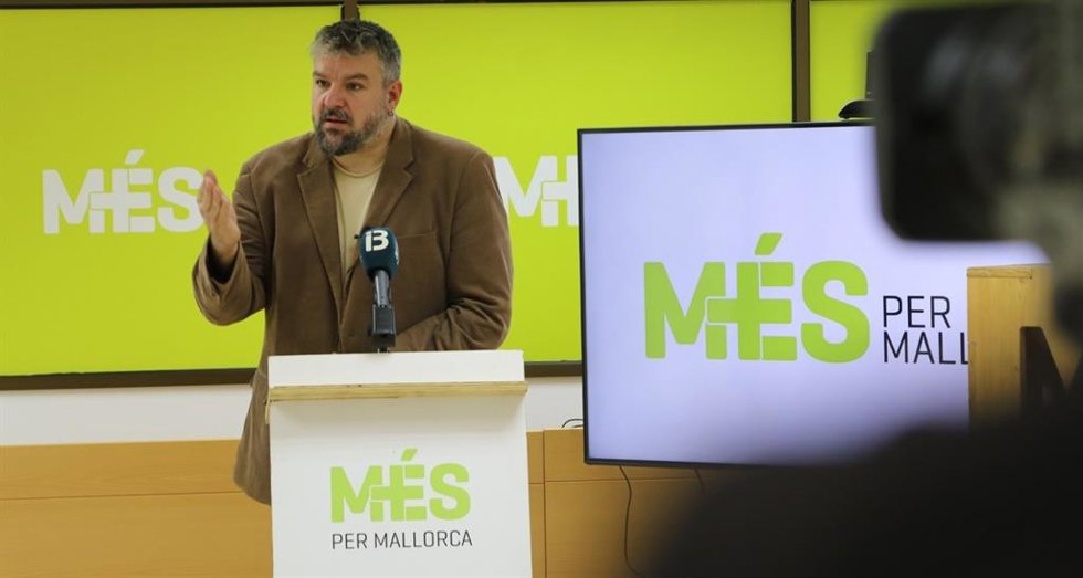 El coordinador general de MÉS per Mallorca, Lluís Apesteguia, en rueda de prensa.