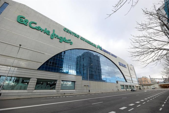 Archivo - Fachada del Corte Inglés de Méndez Álvaro