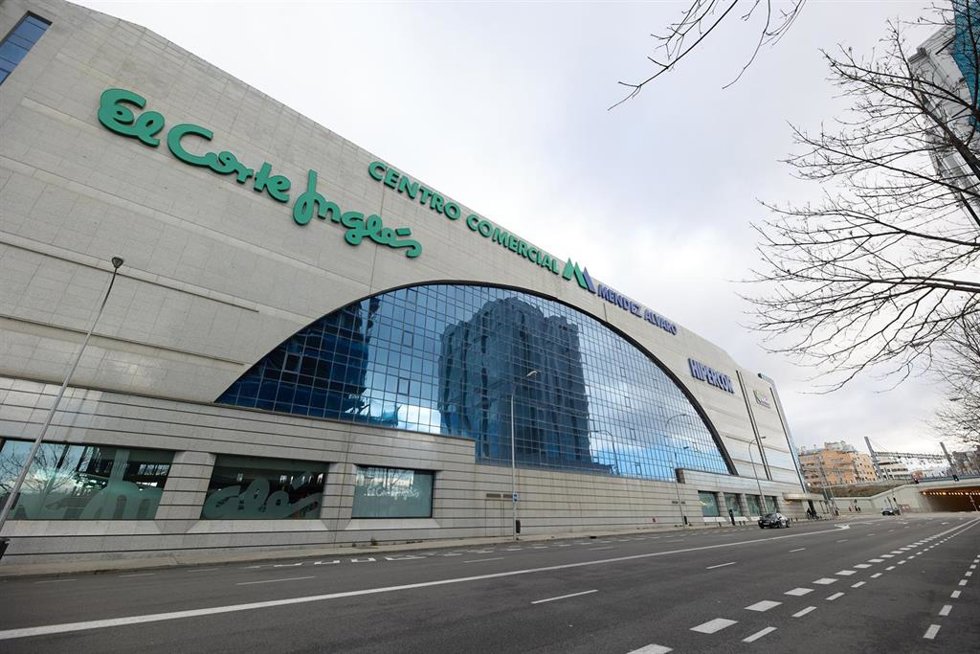Archivo - Fachada del Corte Inglés de Méndez Álvaro
