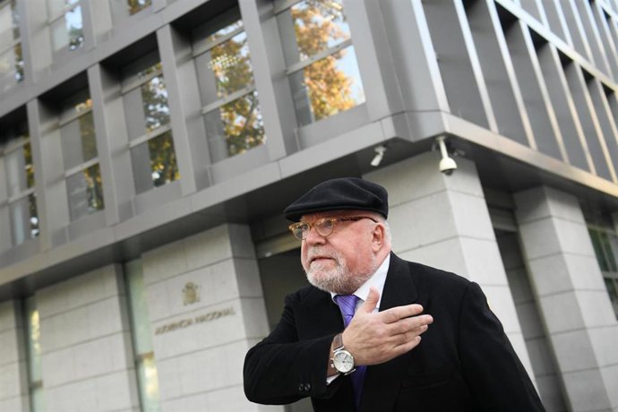 Archivo - El comisario jubilado José Manuel Villarejo a su llegada a un juicio en la sede de la Audiencia Nacional, a 18 de noviembre de 2024, en Madrid (España).