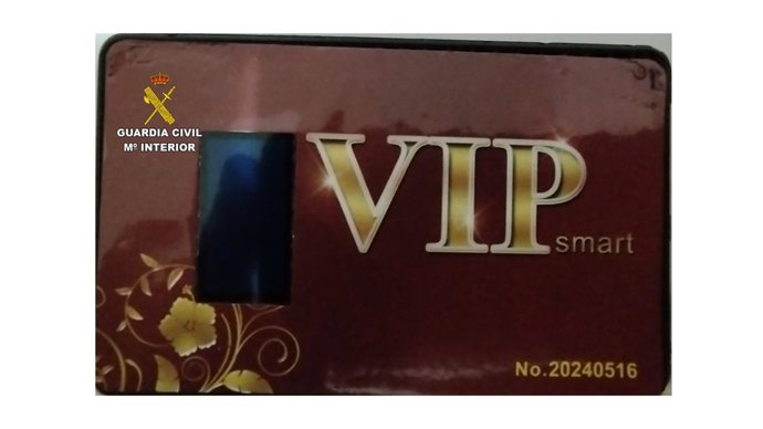 Archivo - Instrumento incautado por la Guardia Civil durante el examen.