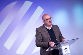 El vicepresidente y diputado de Cultura, Manuel López Mestanza, ha presentado las próximas actividades de este centro cultural junto a la profesora de la Universidad de Málaga María Jesús Martínez Silvente y el periodista Alberto Gómez.