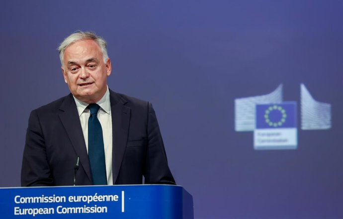 Archivo - El portavoz del PP en el Parlamento Europeo, Esteban González Pons, durante una comparecencia tras la firma del acuerdo para la renovación del CGPJ, en el Parlamento Europeo, a 25 de junio de 2024, en Bruselas (Bélgica)