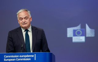 Archivo - El portavoz del PP en el Parlamento Europeo, Esteban González Pons, durante una comparecencia tras la firma del acuerdo para la renovación del CGPJ, en el Parlamento Europeo, a 25 de junio de 2024, en Bruselas (Bélgica)