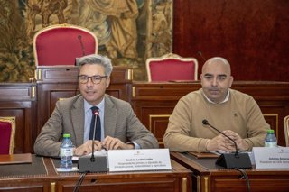 El delegado de Infraestructuras, Sostenibilidad y Agricultura de la institución provincial, Andrés Lorite (izda.), en la celebración de la ADIT-Sierra Morena.