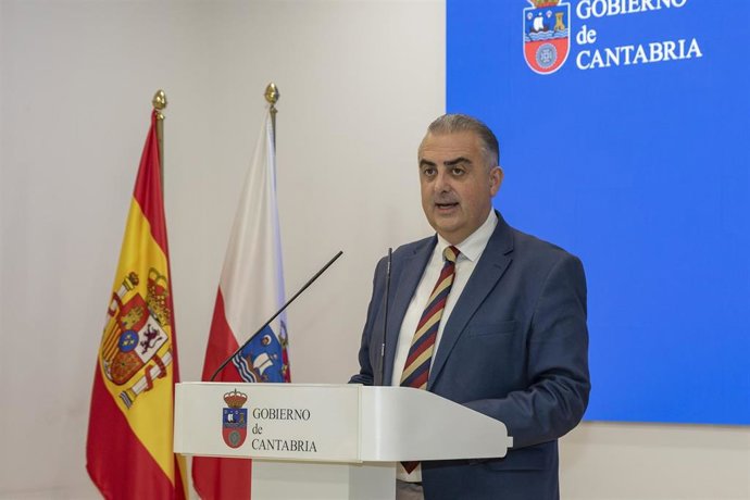 Archivo - El consejero de Fomento, Roberto Media