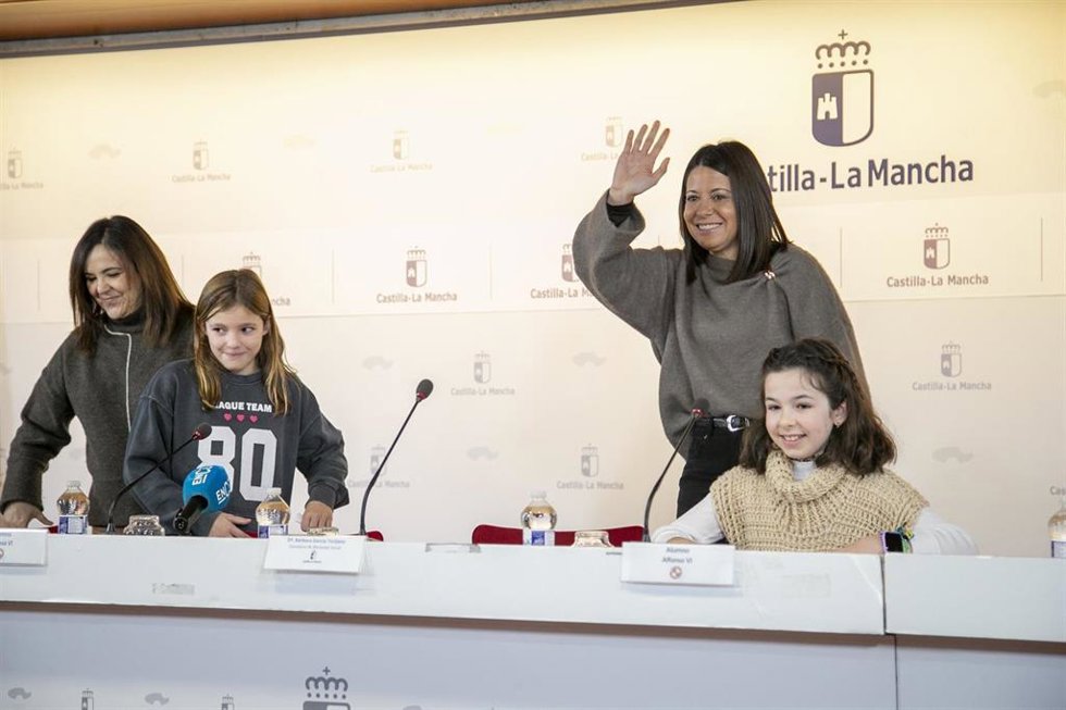 La consejera de Bienestar Social, Bárbara García Torijano, ha participado en un acto informativo con alumnos y alumnas del CEIP Alfonso VI, que ha tenido lugar en el salón de actos de la Consejería de Bienestar Social.