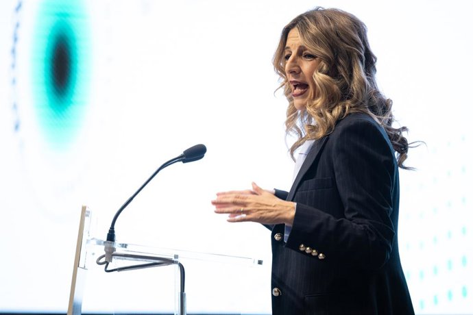 A vice-presidente segunda e ministra do Trabalho e Economia Social, Yolanda Díaz, durante uma coletiva de imprensa, no Ministério do Trabalho e Economia Social, em 19 de dezembro de 2025, em Madri (Espanha). Díaz apresentou a nova ferramenta para dar ma