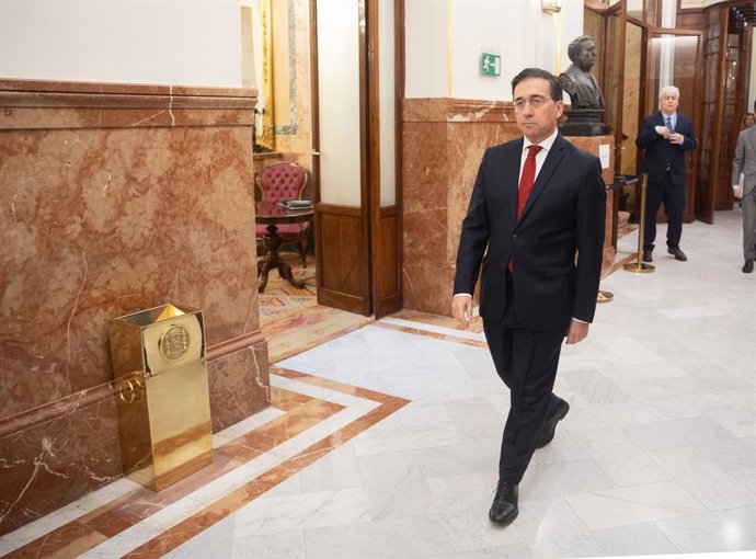 El ministro de Asuntos Exteriores, Cooperación y Unión Europea, José Manuel Albares, a su llegada a una sesión plenaria extraordinaria, en el Congreso de los Diputados, a 15 de enero de 2026, en Madrid (España). El Pleno del Congreso se ha reunido de form