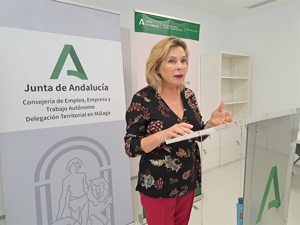 Archivo - La delegada de Empleo, Empresa y Trabajo Autónomo de la Junta en Málaga, Carmen Sánchez Sierra, ha informado de la apertura del plazo para los cursos del año 2026 del programa de Formación para el Empleo en Tecnologías 5G