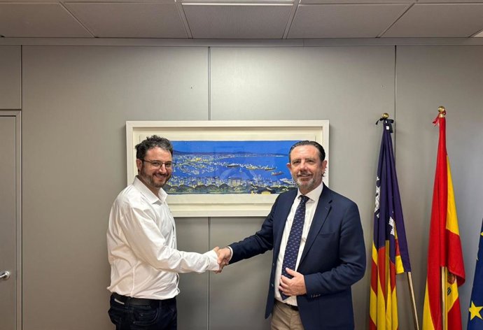 El conseller de Empresa, Autónomos y Energía, Alejandro Sáenz de San Pedro, tras firmar el marco de colaboración para desarrollar una inteligencia artificial para detectar y controlar los vertidos ilegales de residuos en Baleares.