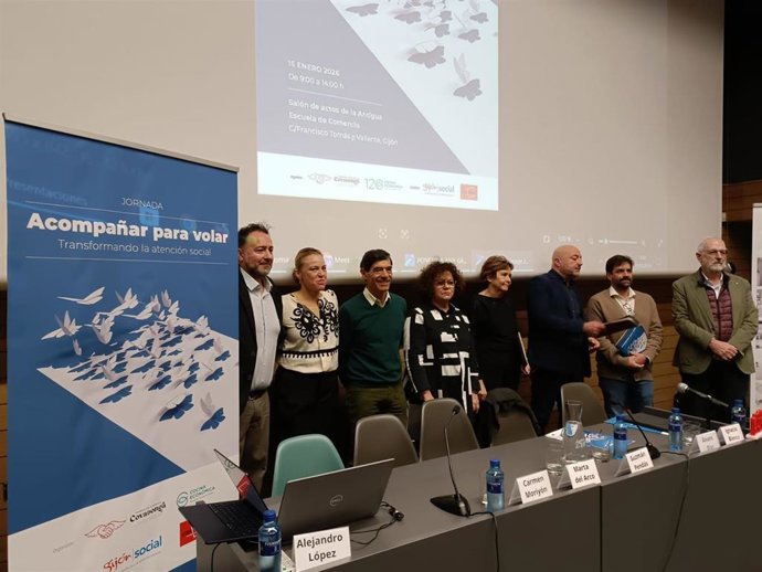 Jornada 'Acompañar para volar. Transformando la atención social', organizada por el Albergue Covadonga y la Cocina Económica en la antigua Escuela de Comercio.