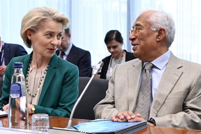 Archivo - HANDOUT - 19 March 2025, Belgium, Brussels: European Commission President Ursula von der Leyen (L) and EU Council president Antonio Costa attend the EU tripartite social summit in the EU Council Headquarters. Photo: Sierakowski Frederic/EU Counc