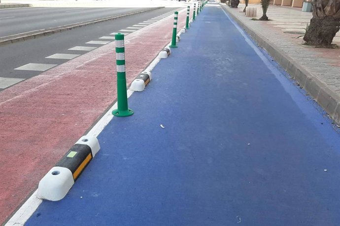La movilidad urbana da un paso adelante; crecen los carriles bici con separadores fotoluminiscentes de Abadecom Urban
