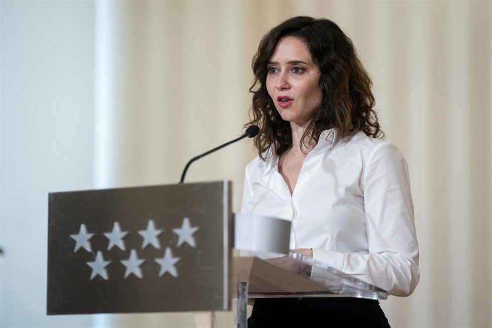 Archivo - La presidenta de la Comunidad de Madrid, Isabel Díaz Ayuso, ofrece una rueda de prensa tras firmar un convenio de colaboración para la atención a las personas en situación de dependencia de la ciudad, en la Real Casa de Correos, a 28 de diciem