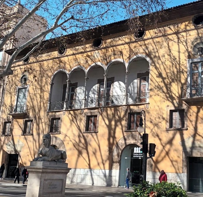 Archivo - Fachada del Casal Solleric, en una foto de archivo.