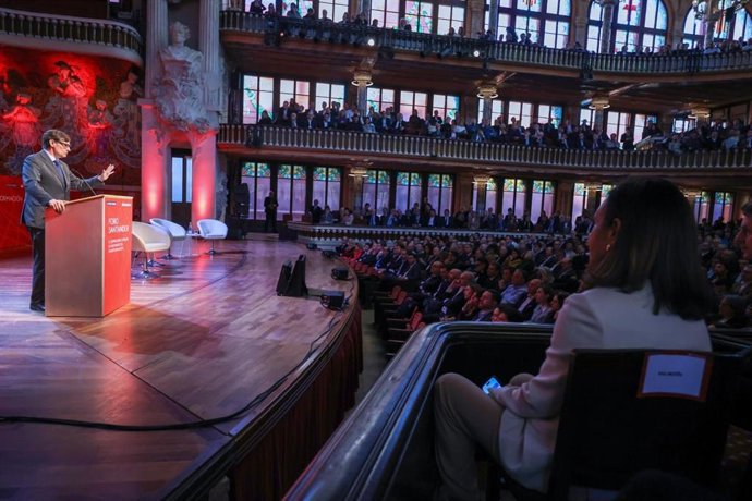 El presidente de la Generalitat, Salvador Illa, en una intervención en el Foro Santander organizado por 'La Vanguardia'.