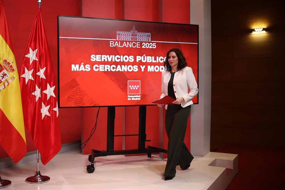 La presidenta de la Comunidad de Madrid, Isabel Díaz Ayuso, durante una rueda de prensa tras la reunión del Consejo de Gobierno, en la Real Casa de Correos, a 17 de diciembre de 2025