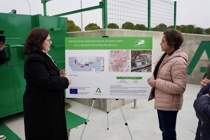 La consejera de Sostenibilidad y Medio Ambiente, Catalina García, durante el acto de inauguración del punto limpio de la localidad sevillana de Bormujos.