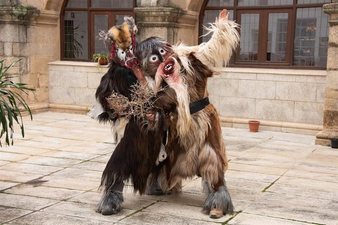 Las Carantoñas de Acehúche (Cáceres) salen a la calle en busca del título de Interés Turístico Internacional